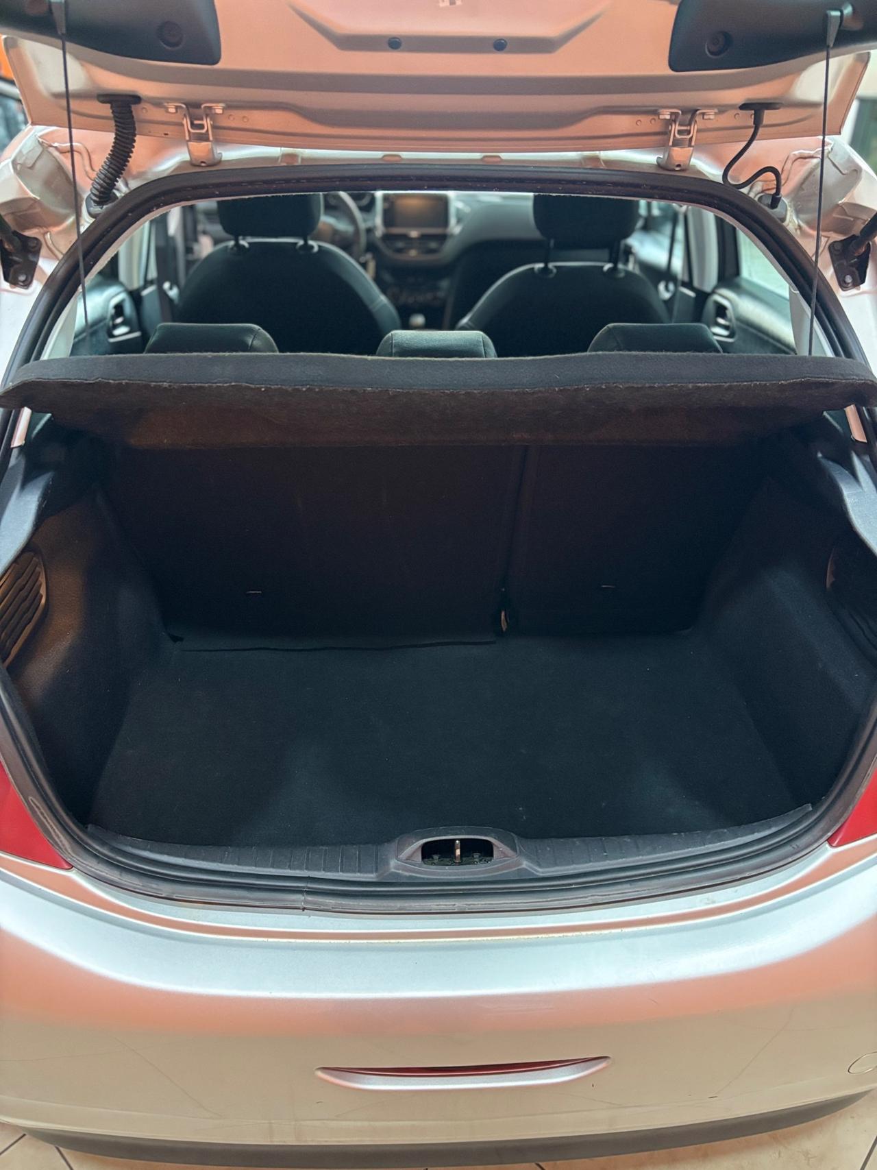 Peugeot 208 1.4 HDi 68 CV 5 porte Allure