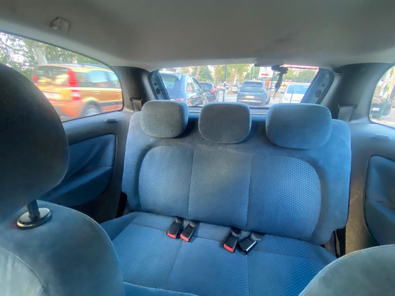 Lancia Ypsilon 1.3 MJT 75 CV Platino