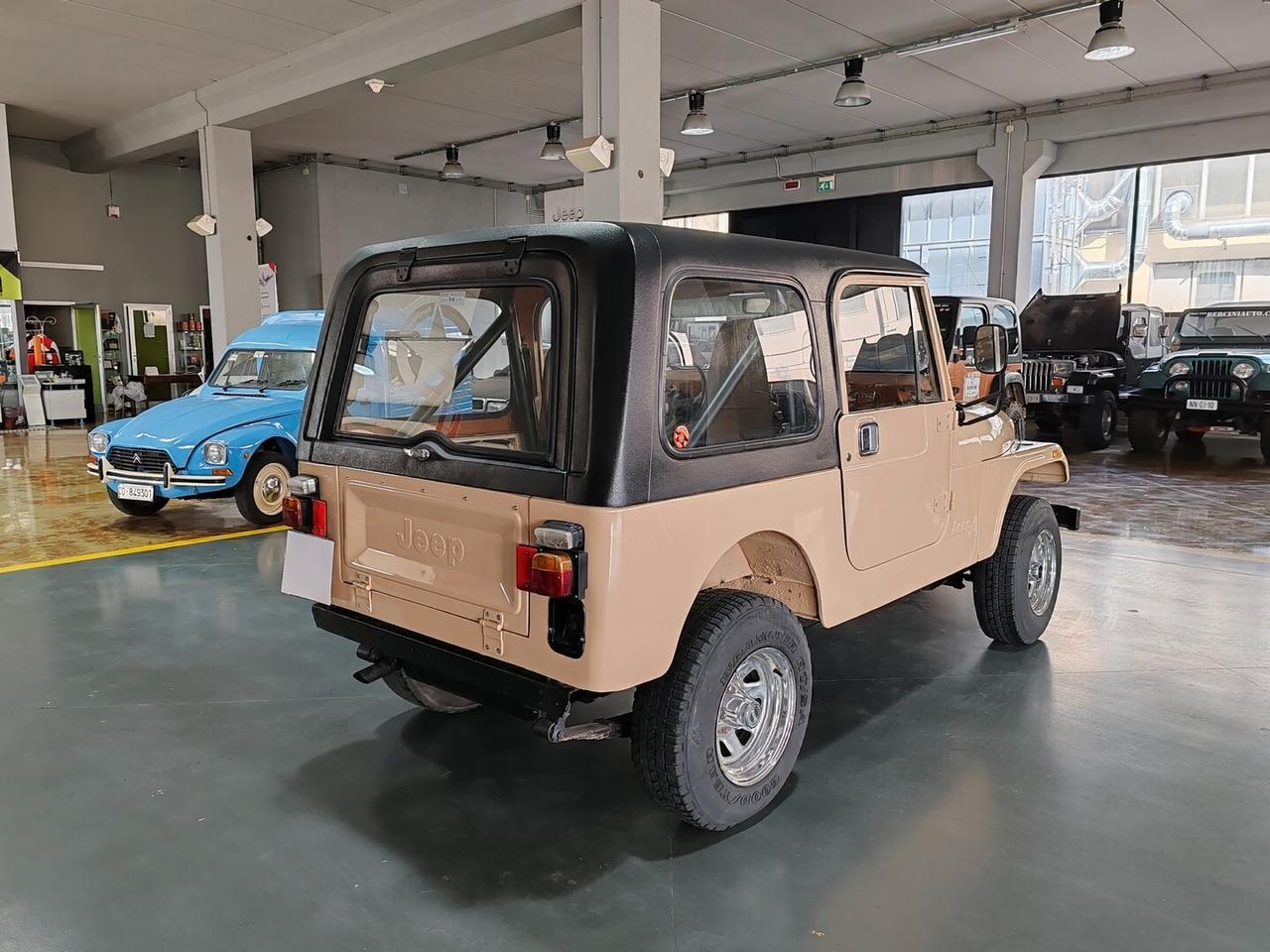 Jeep CJ-7 Laredo