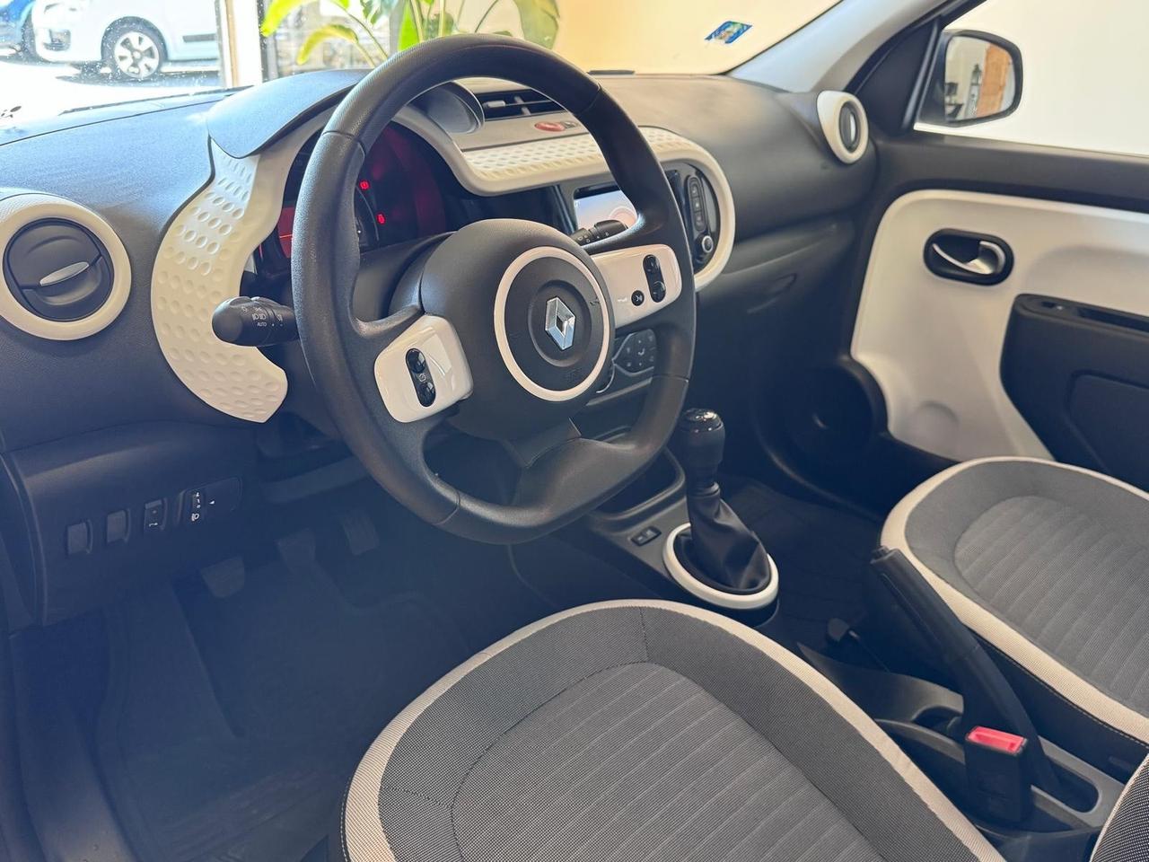 Renault Twingo 1.0 65cv NEOPATENTATI , LED NAVI CLIMA AUTO, UNIPRO