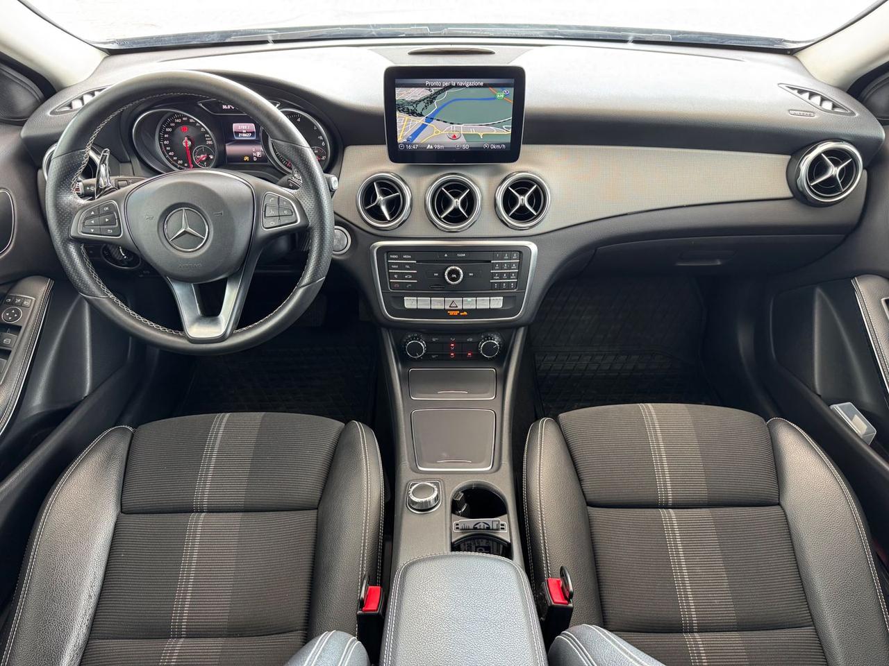 Mercedes-Benz GLA 220 Premium GLA 220 D #6418