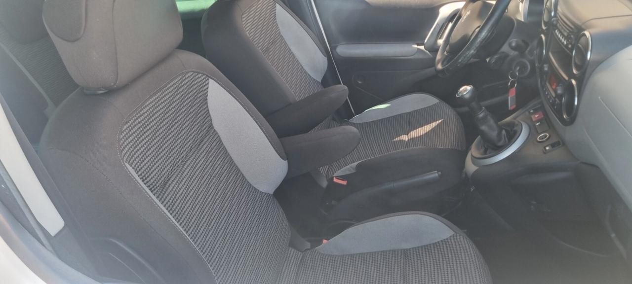 Peugeot Partner con Pedana trasporto invalidi