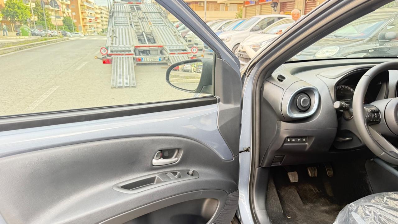 Toyota Aygo X 1.0 VVT-i 72 CV 5 porte Lounge Air S-CVT LED NAVI KAMERA PDC CAR PLAY CERCHI 16 BLUETOOTH