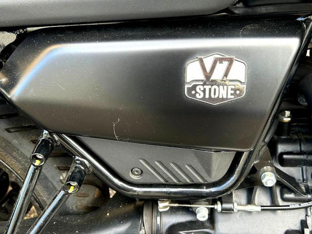 MOTO GUZZI V7 Stone S