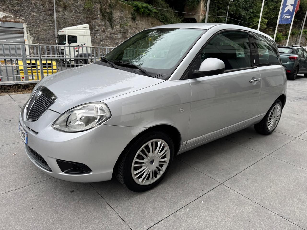 LANCIA YPSILON 1.2 NEOPATENTATI KM 43 MILA !!