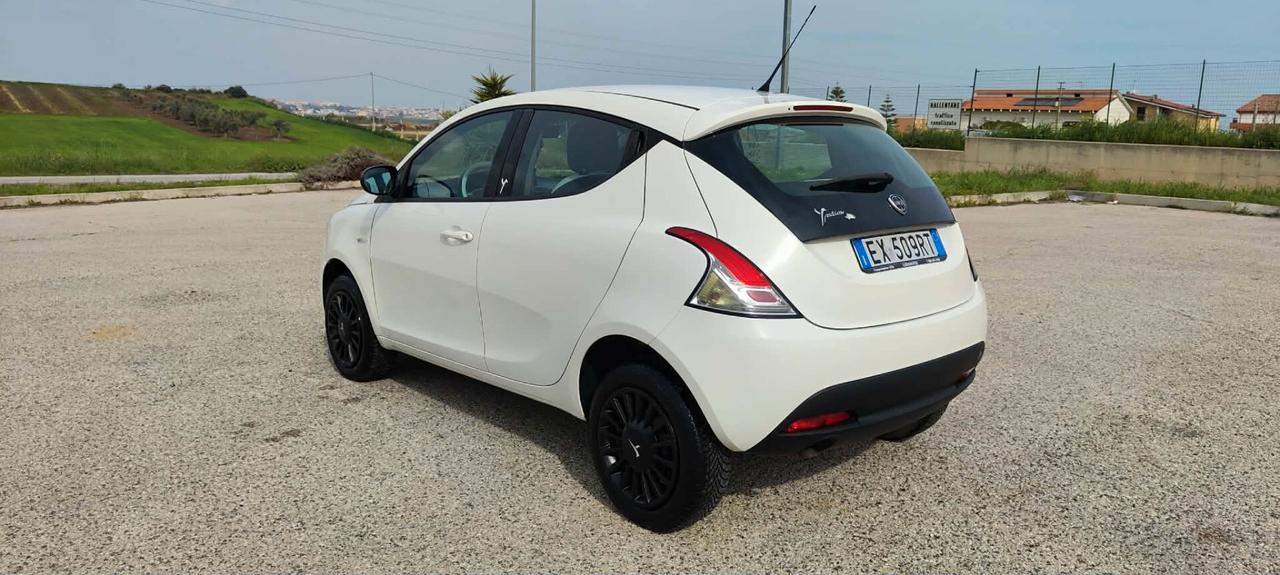 Lancia Ypsilon 0.9 TwinAir 85 CV 5 porte Metano Ecochic Elefantino