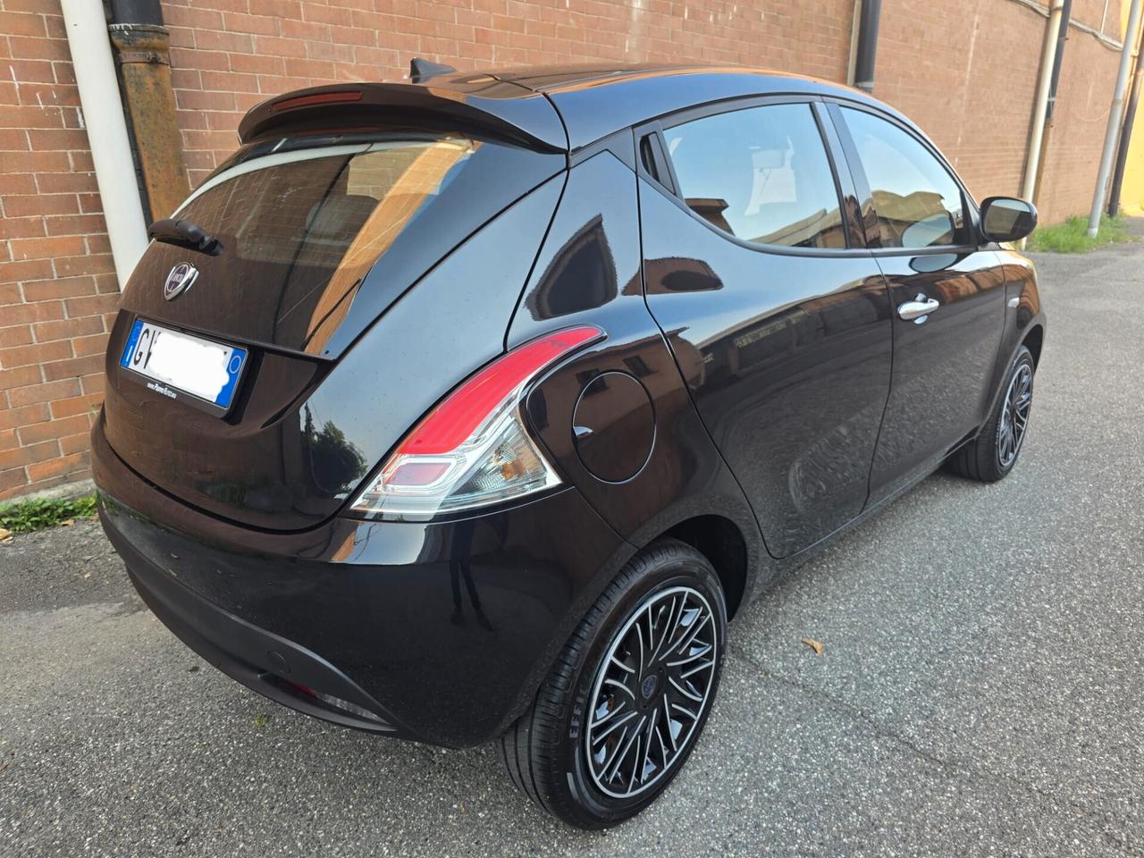 Lancia Ypsilon 1.0 FireFly 5 porte S&S Hybrid Oro