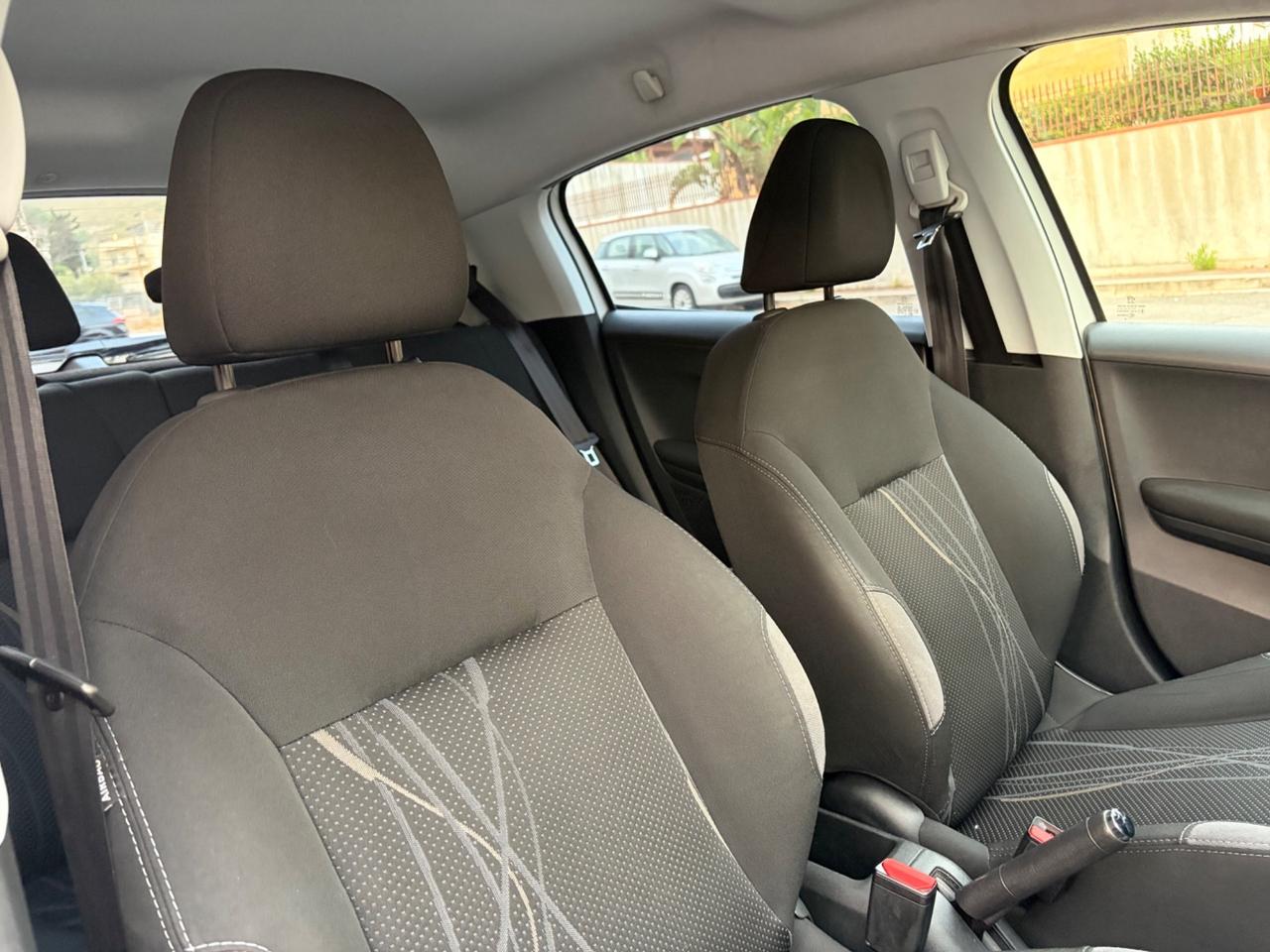 Peugeot 208 1.4 HDi 68 CV strafull