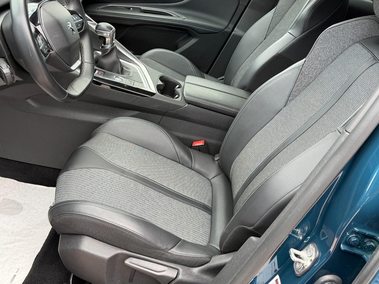 Peugeot 3008 1.5 BLUEHDI 130 cv. ALLURE PACK (Nav)