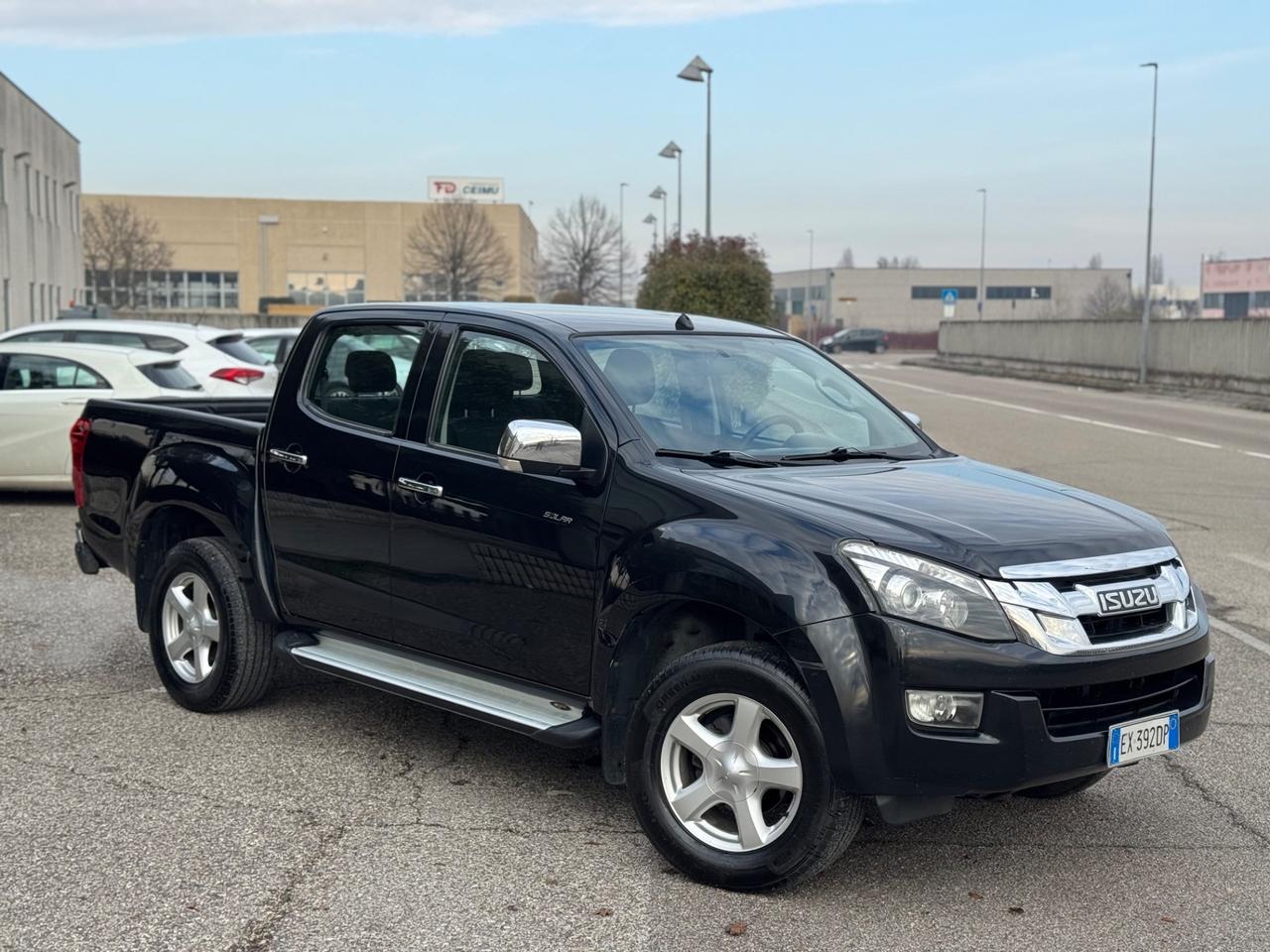 Isuzu D-Max 2.5 Crew Cab Solar A/T 4WD