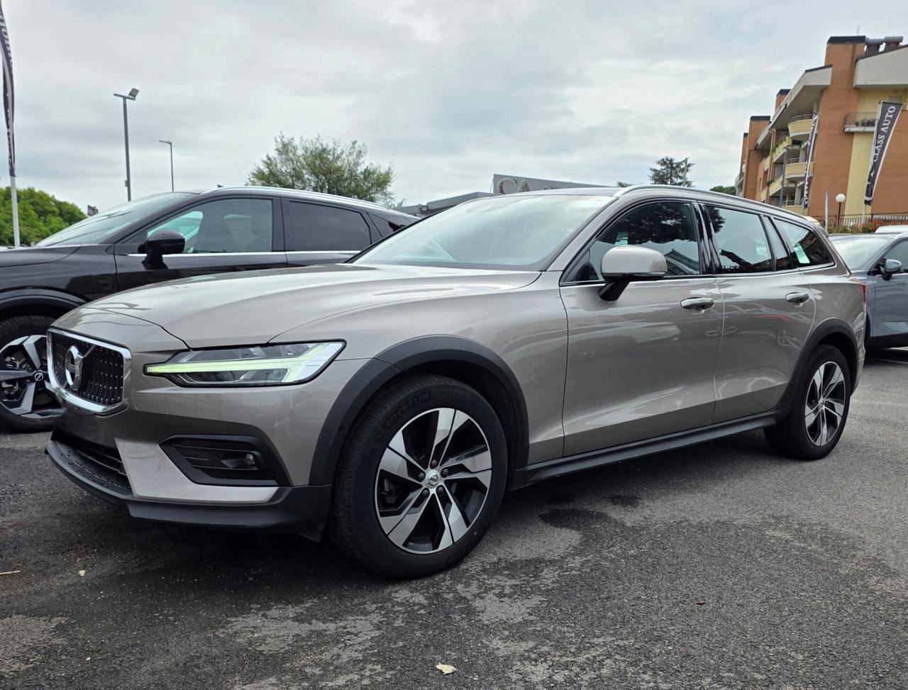 Volvo V60 Cross Country B4 (d) AWD automatico Plus