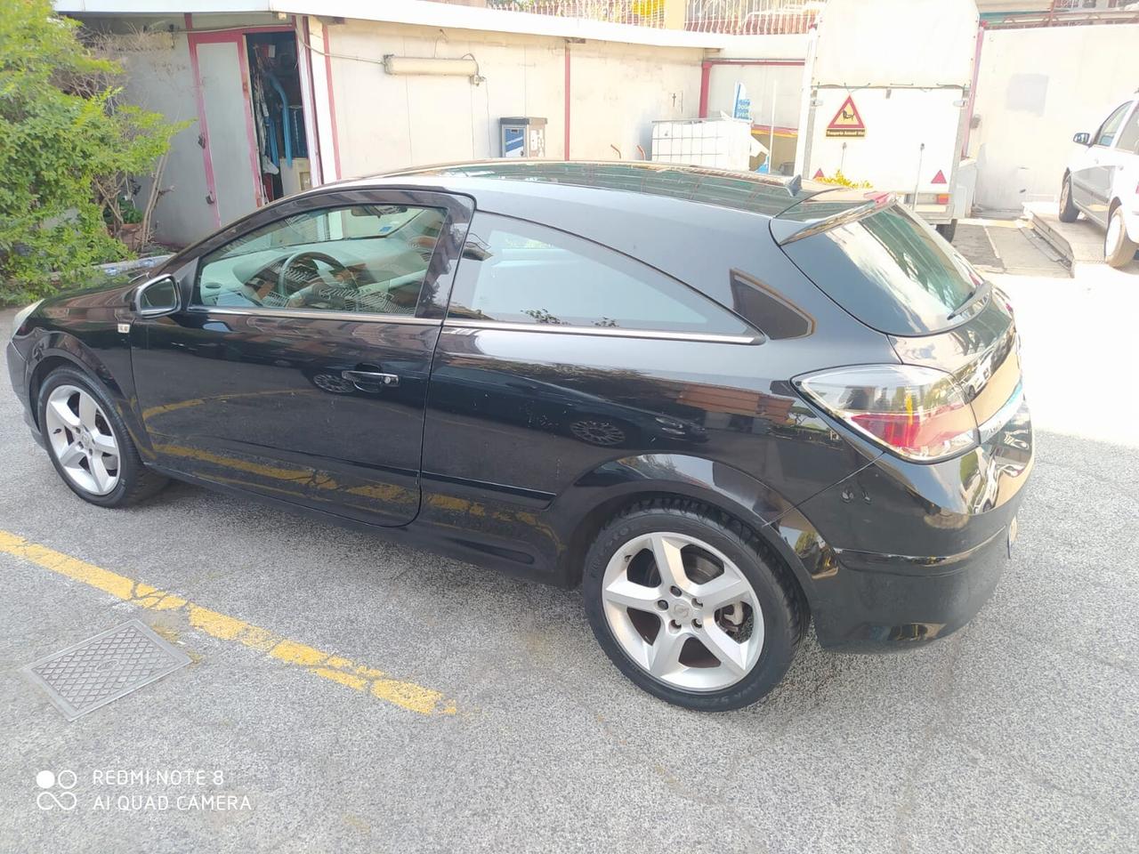 Opel Astra GTC 1.9 CDTI Sport