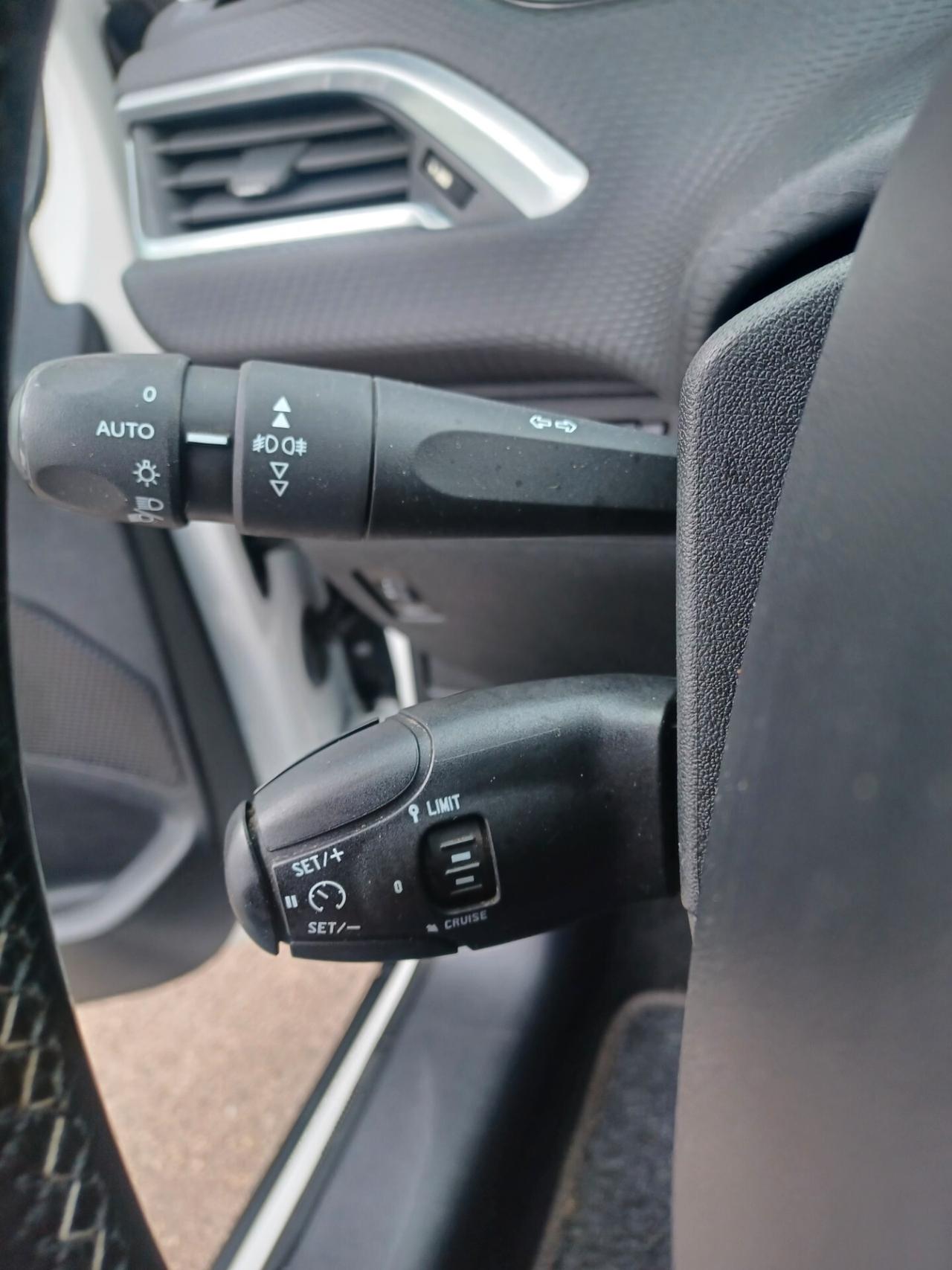 Peugeot 2008 1.6 HDI ALLURE UNICO PROPRIETARIO