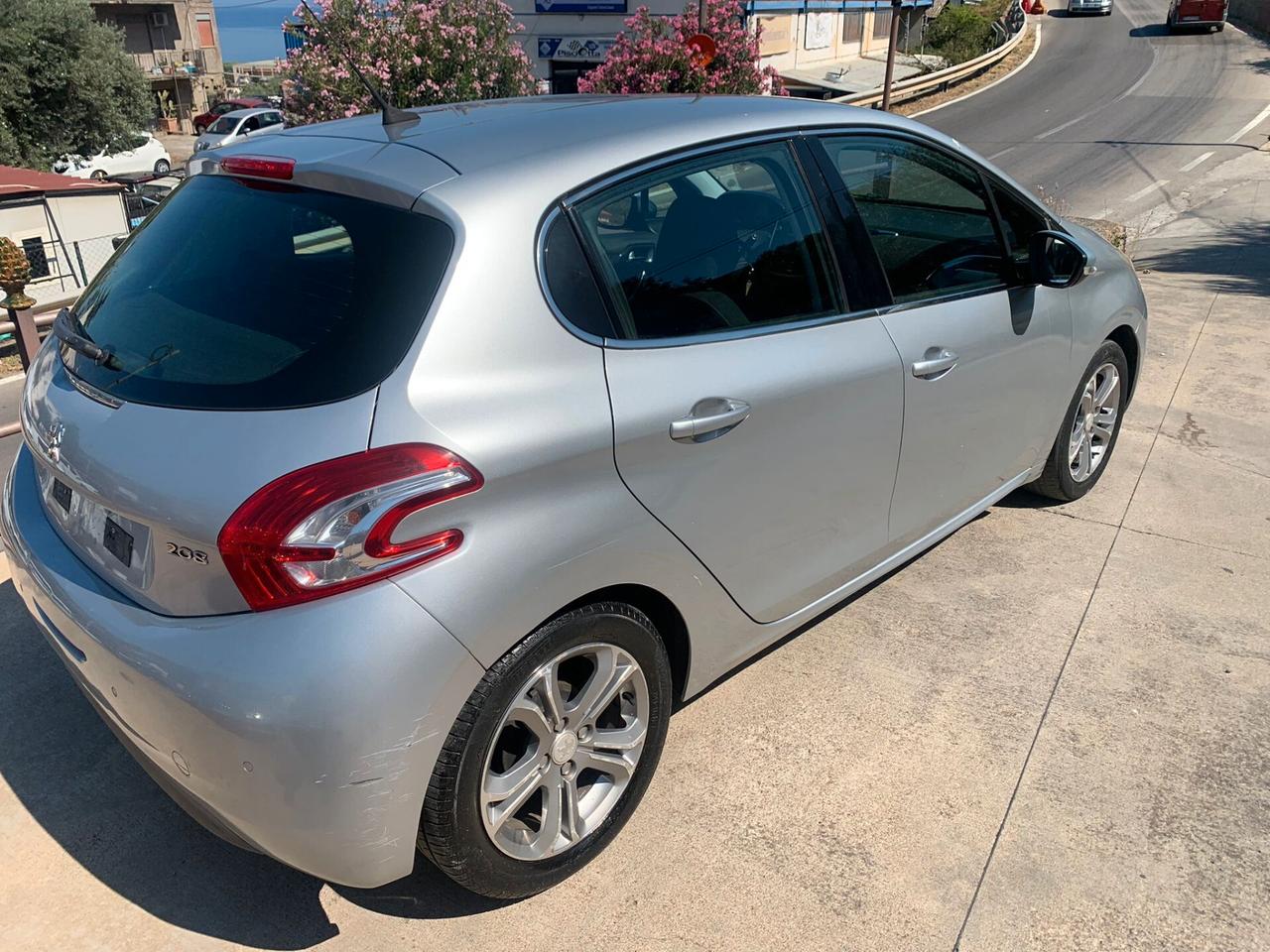 Peugeot 208 1.2 VTi 82 CV 5 porte Allure
