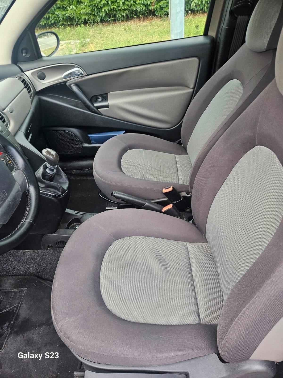 Lancia Ypsilon 1.2 16V Oro