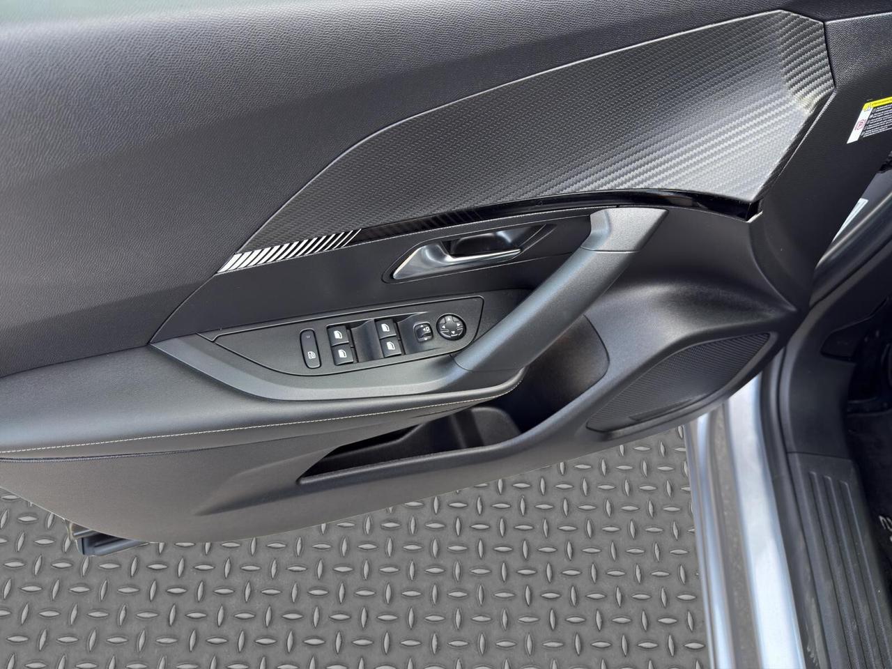 Peugeot 2008 1.5 bluehdi 130cv Allure automatica 2023