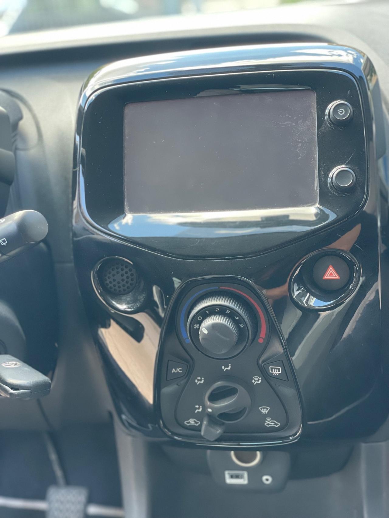 Toyota Aygo 1.0 VVT-i 69 CV 5 porte x-cool