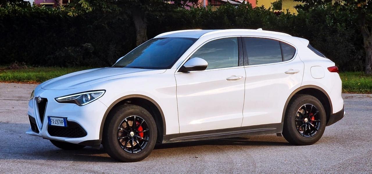 Alfa Romeo Stelvio 2.2 Turbodiesel 190 CV AT8 Q4 B-Tech