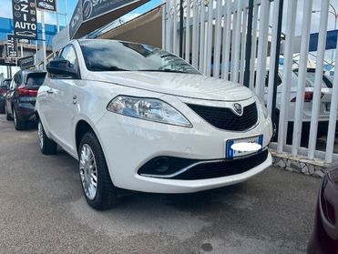 LANCIA YPSILON 08/2017 SENSORI DI PARCHEGGIO...