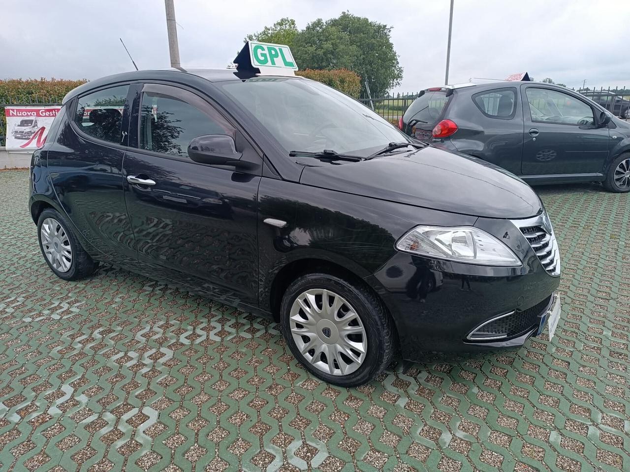Lancia Ypsilon 1.2 69 CV 5 porte GPL Ecochic Silver