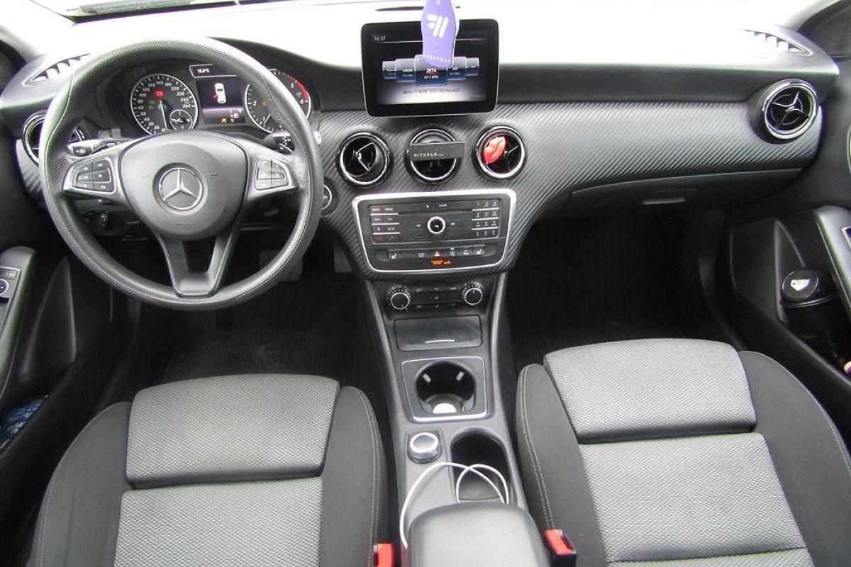 MERCEDES GLA 180 d Automatic Business