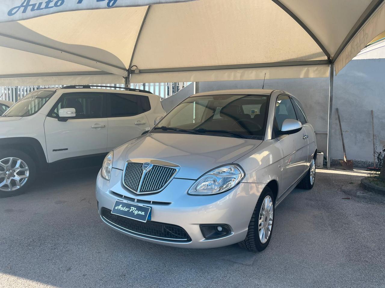 Lancia Ypsilon 1.3 MJT 75 CV Platino