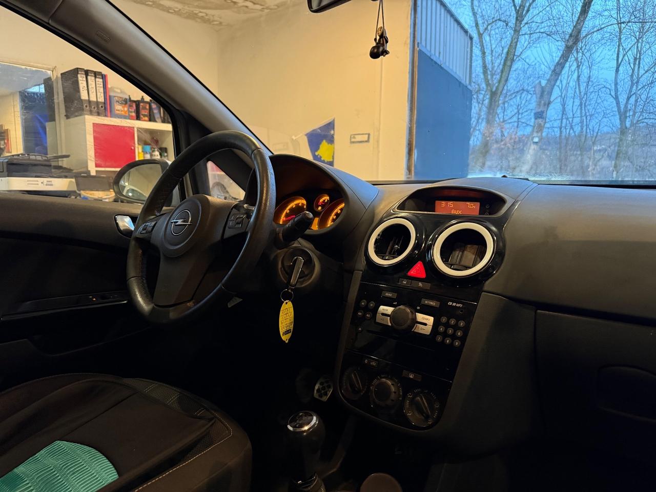 Opel Corsa 1.2 METANO BENZINA 2012