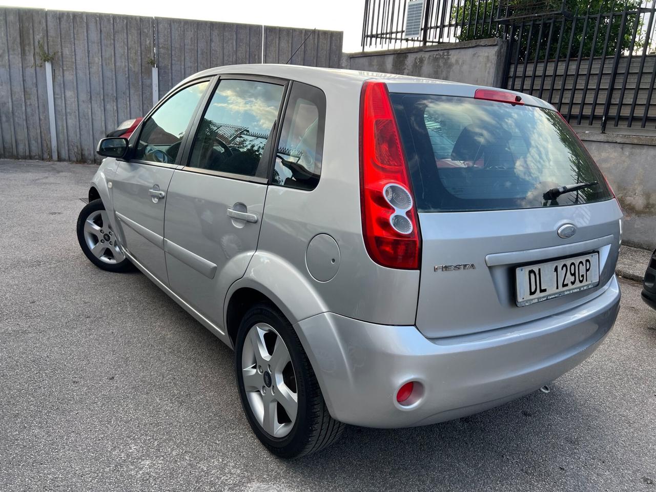 Ford Fiesta 1.2 16V 5p. Ghia