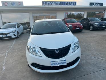 Lancia Ypsilon 1.0 FireFly 5 porte S&S Hybrid Ecochic Silver "Km 48.000"
