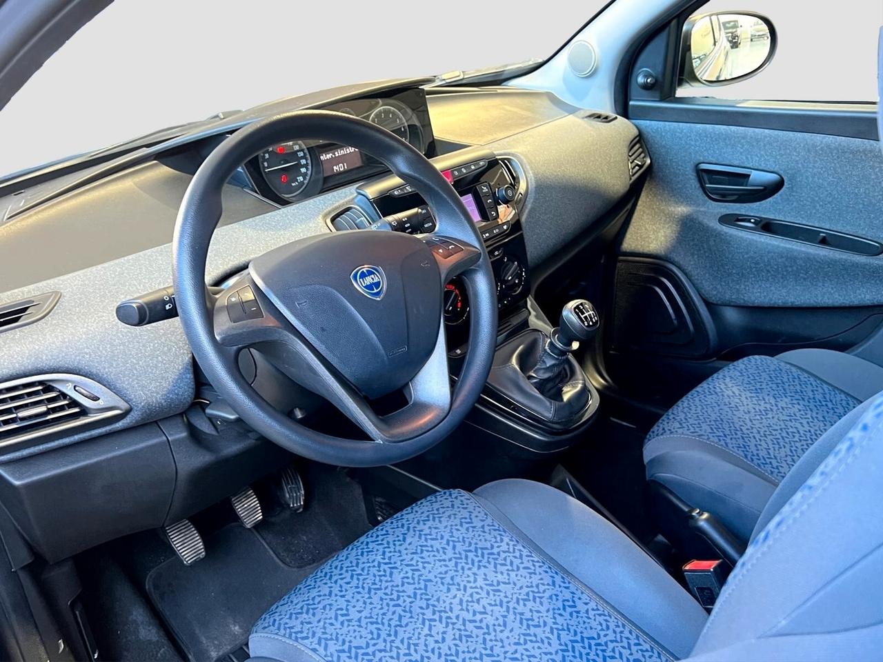 Lancia Ypsilon 1.0 FireFly 5 porte S&S Hybrid Ecochic Silver