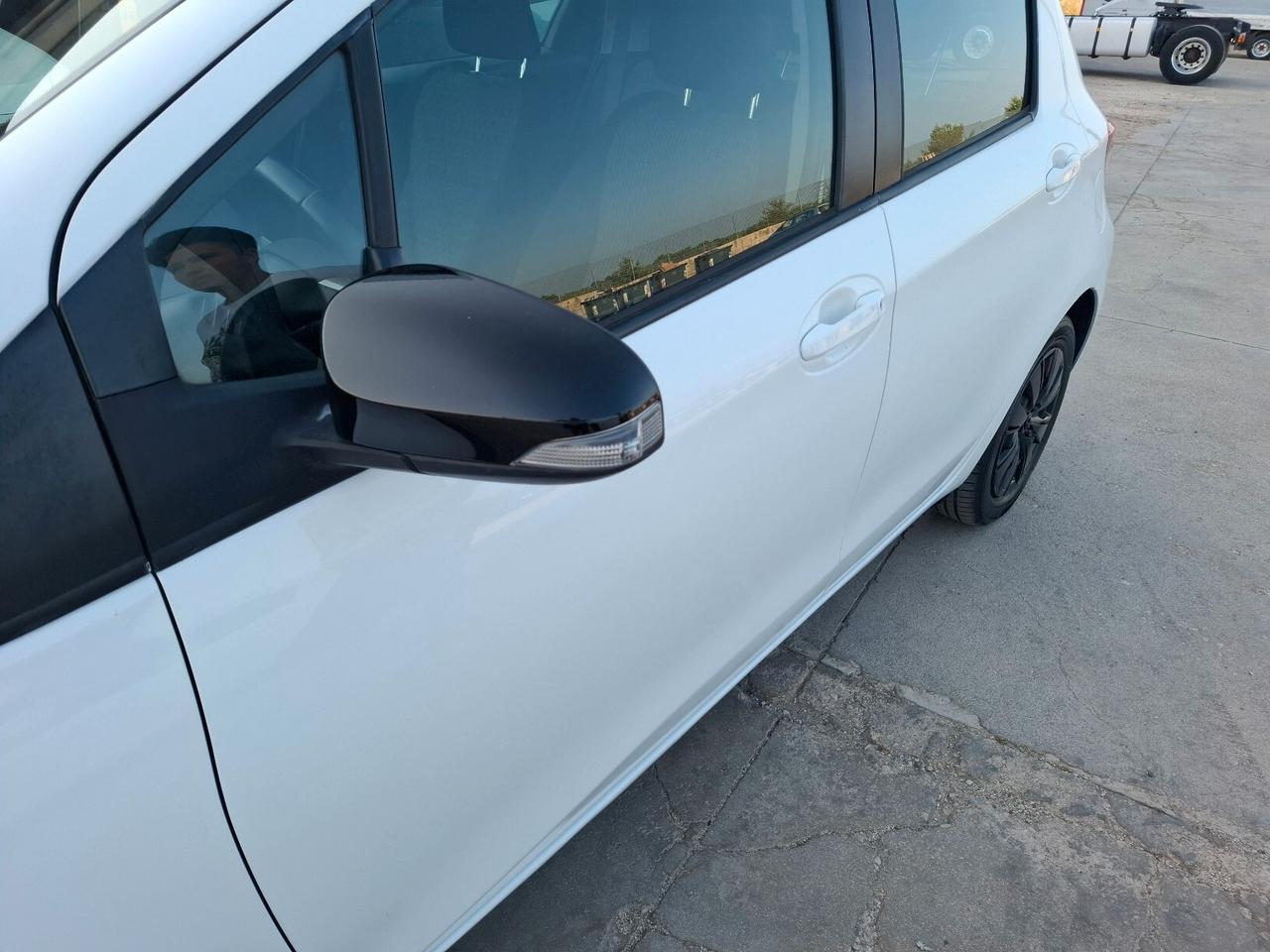 Toyota Yaris 1.0 BENZINA - 2013 BICOLORE