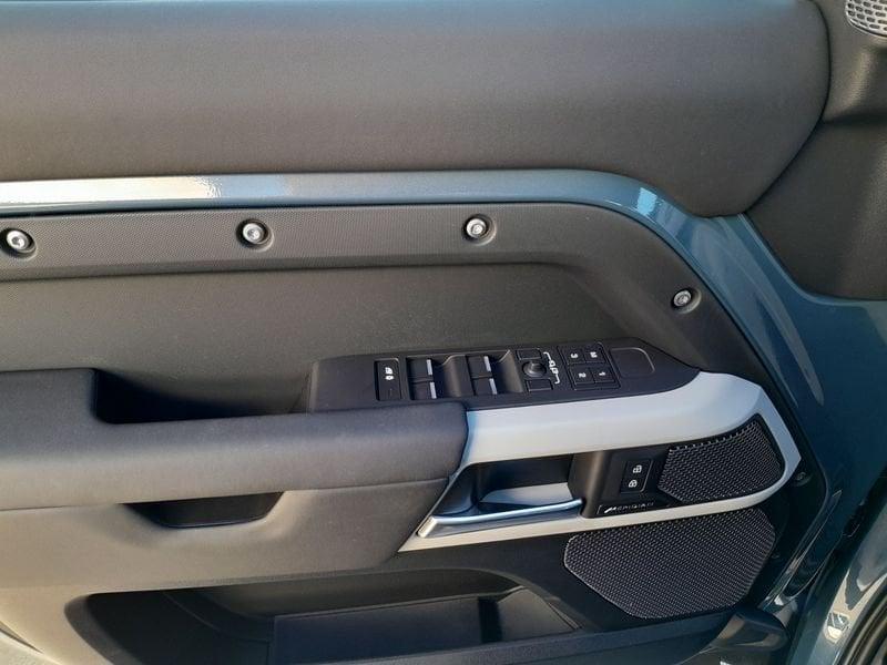 Land Rover Defender 3.0D I6 200 110 X-DYNAMIC SE AWD 7POSTI