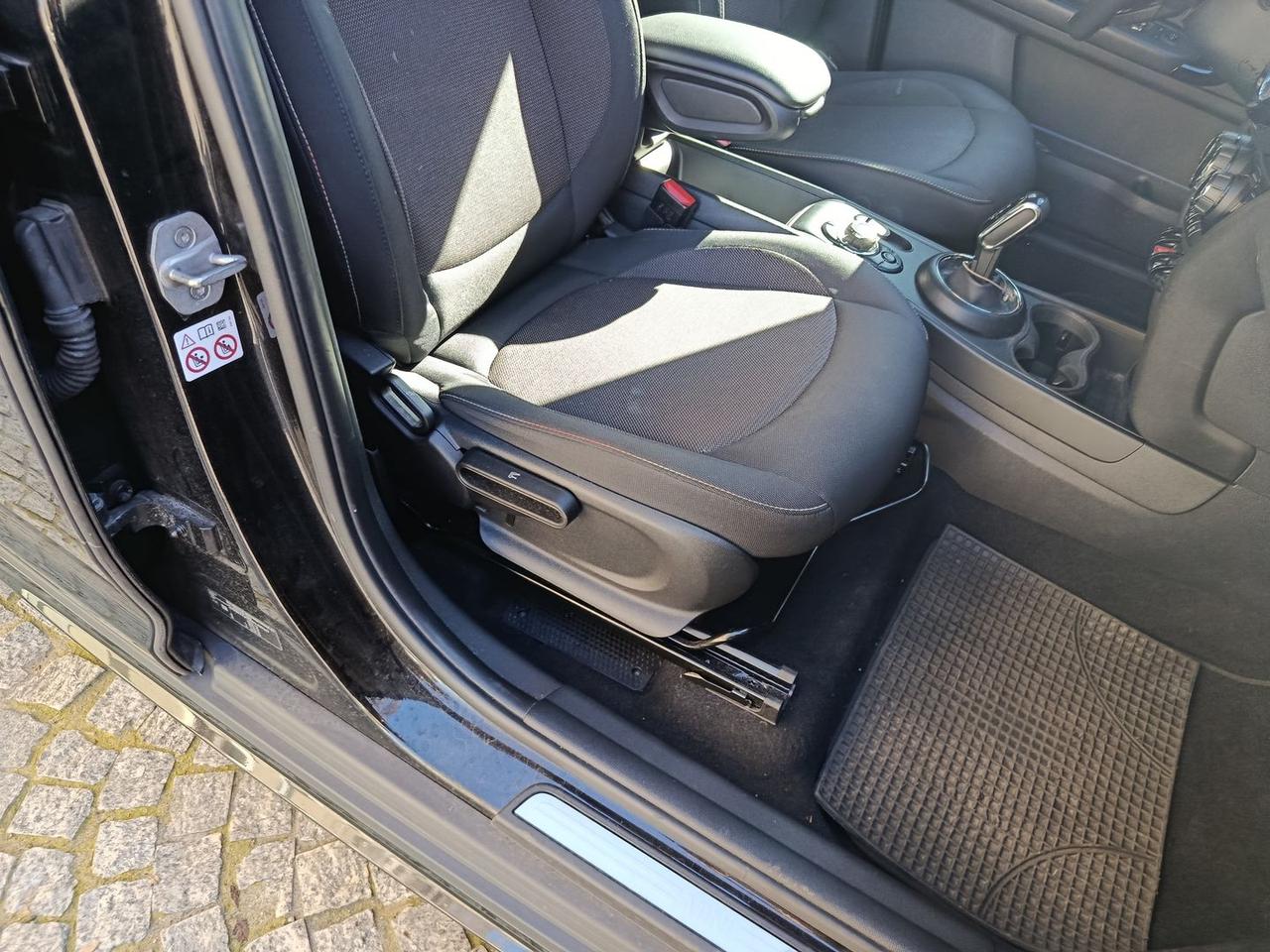 Mini Cooper Countryman Baker Street Edition #9408