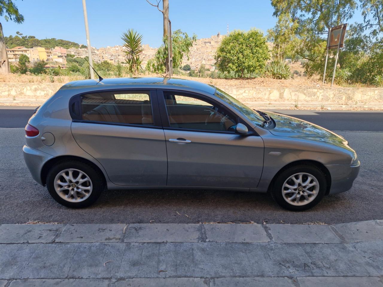 Alfa Romeo 147 1.9 JTD M-JET 16V 5 porte Dist.