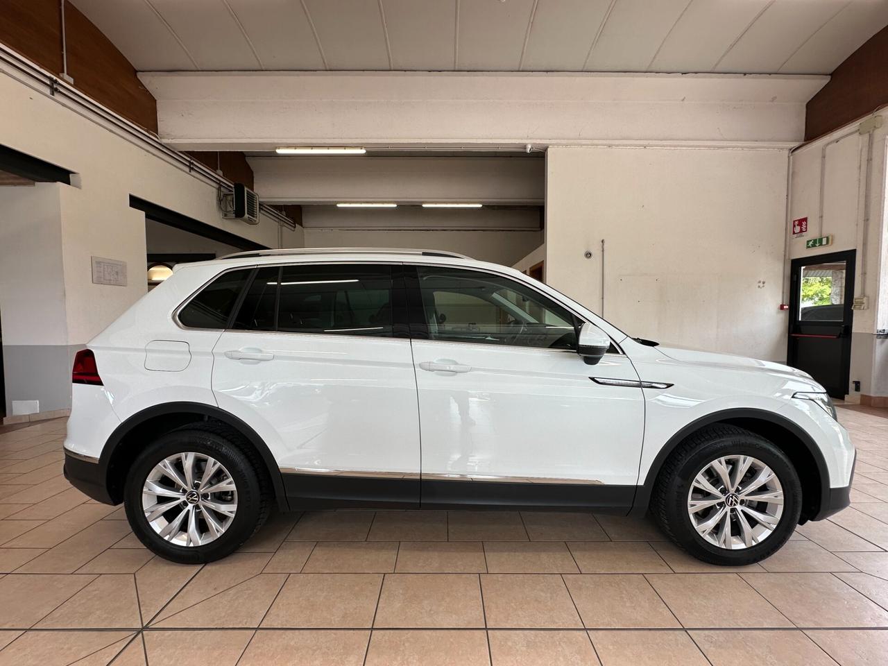 VOLKSWAGEN TIGUAN 2.0 TDI LIFE DSG *CARPLAY*LUCI*ACC*