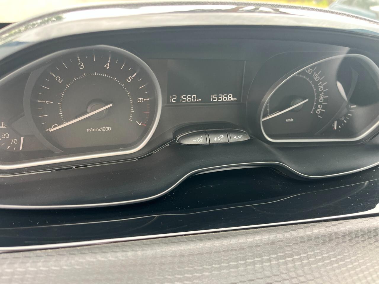 Peugeot 208 PureTech 82 Stop&Start 5 porte Signature