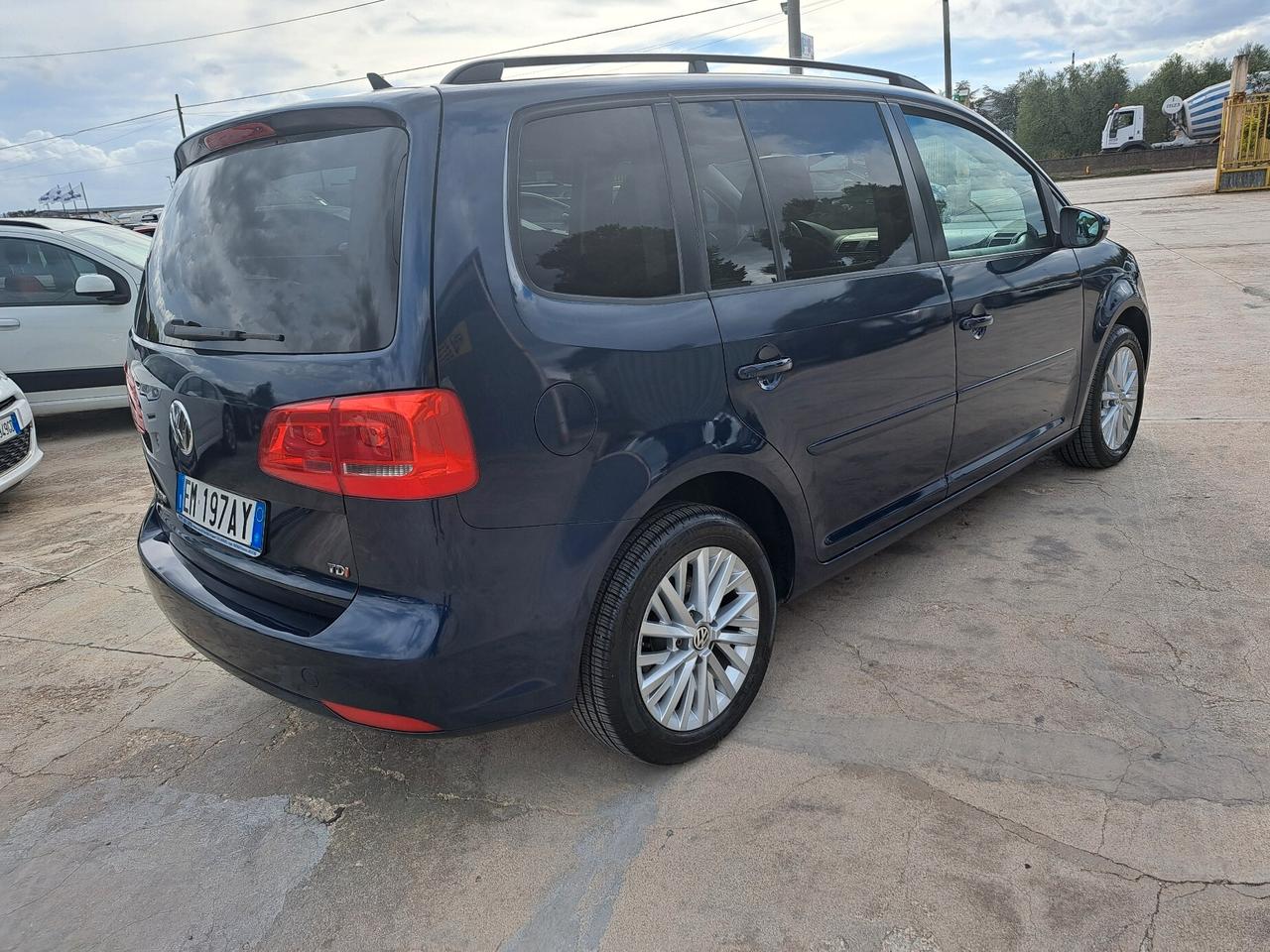 Volkswagen Touran 1.6 TDI DSG - 2012 7 POSTI