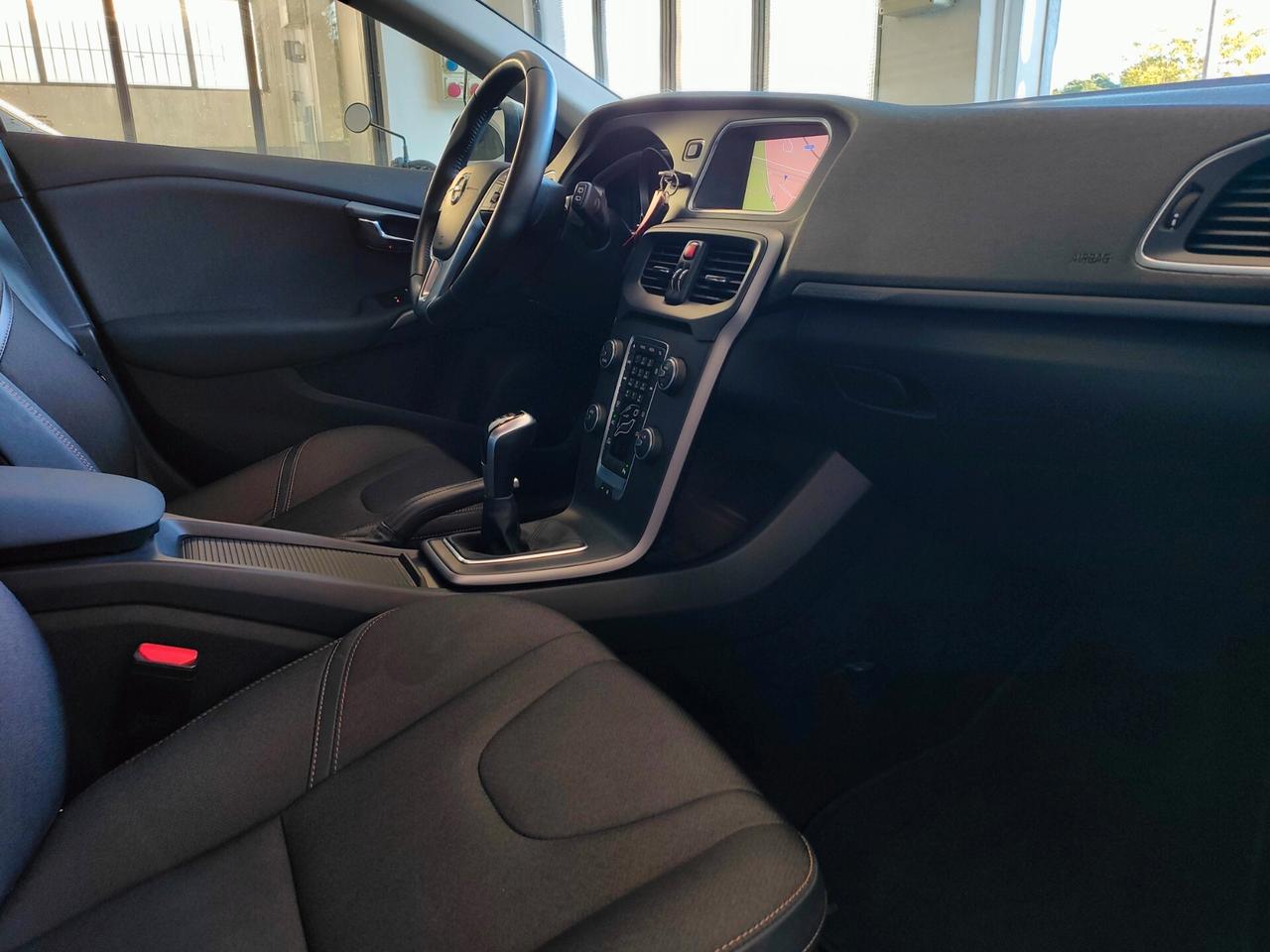VOLVO V40 CROSS COUNTRY 2.0 D2