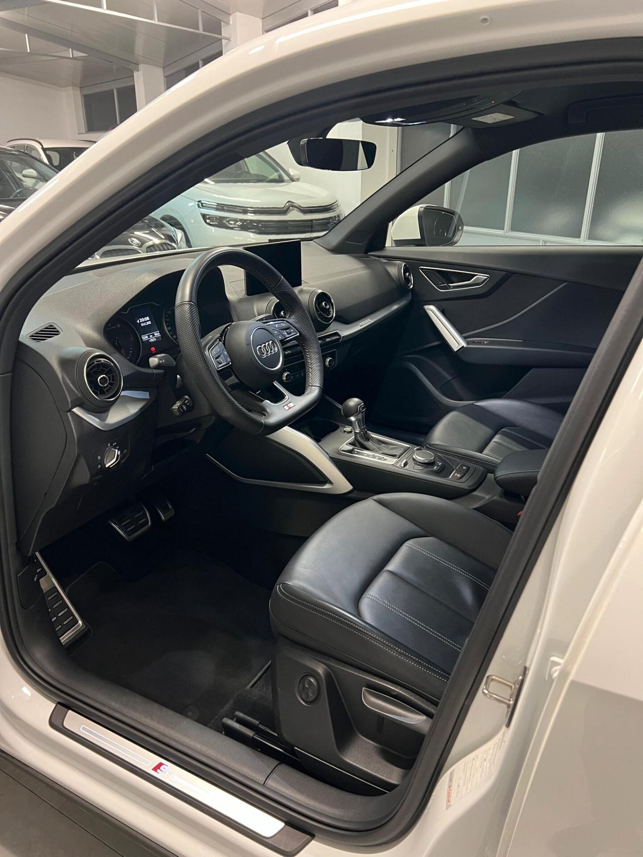 Audi Q2 SQ2 TFSI quattro S tronic sport attitude