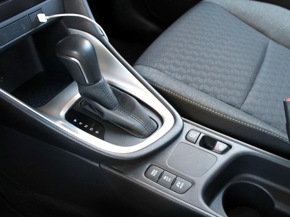 Toyota Yaris 1.5Hybrid IVA DEDUC. AUTOCARRO N1