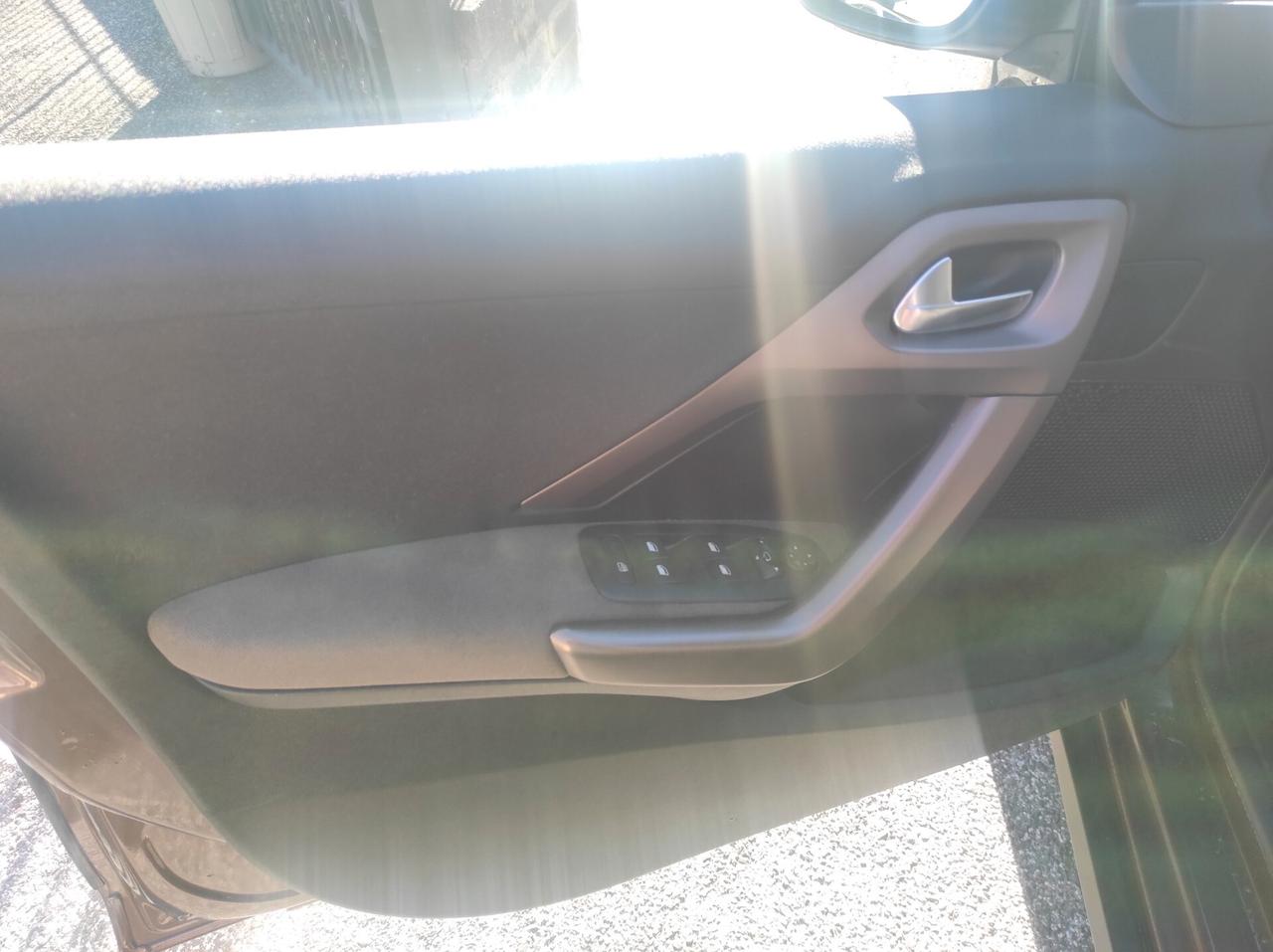 Peugeot 2008 1.6 VTi 120CV Allure