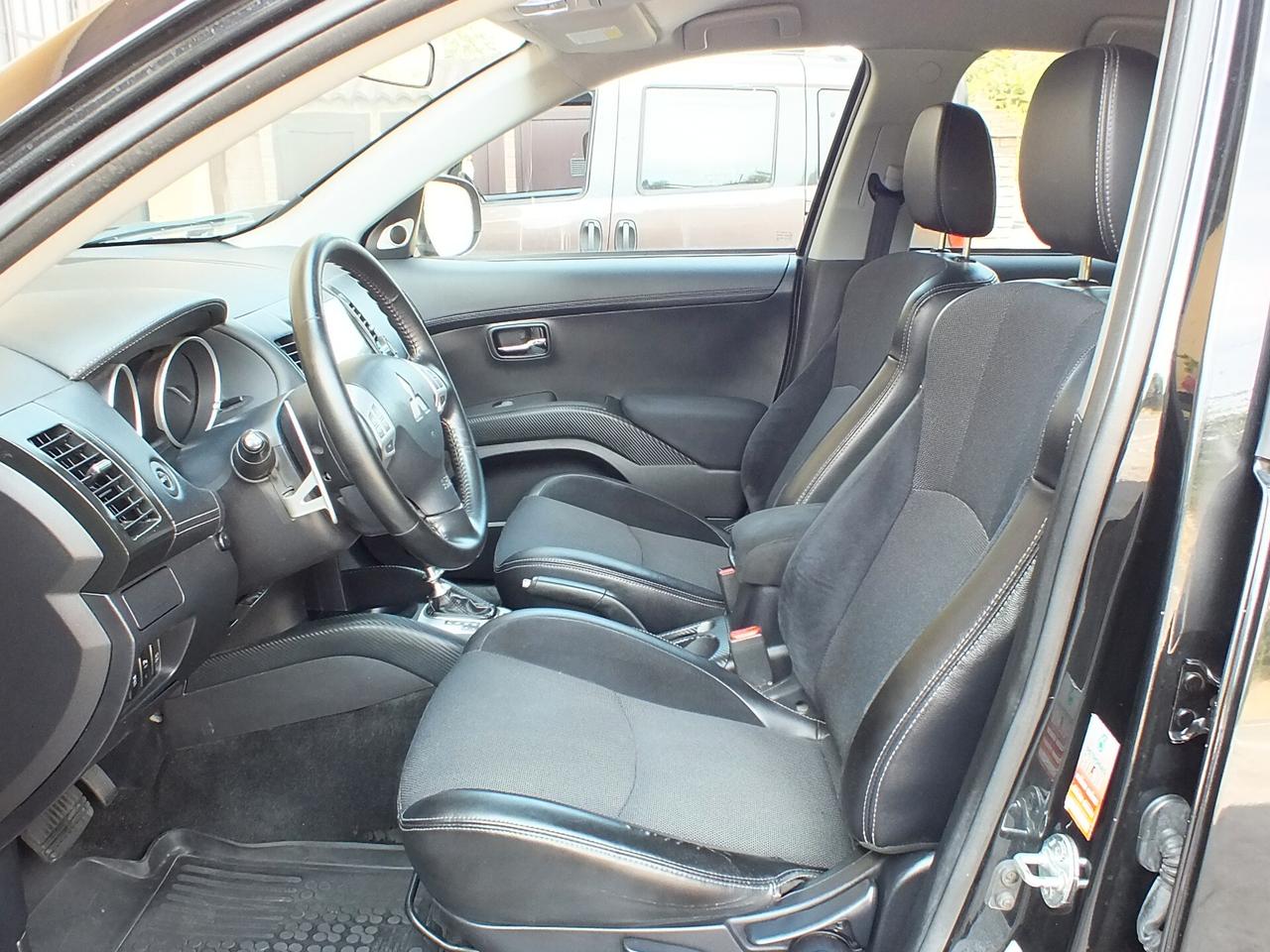 MITSUBISCHI OUTLANDER 155 CV 4X4-AUTOM. 7-POSTI UNIPROPRIETARIO!