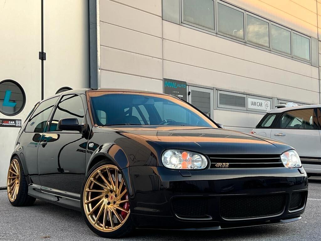 Volkswagen Golf R32