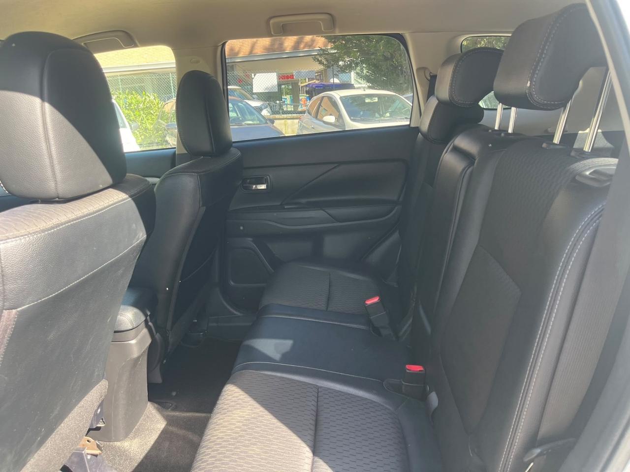 Mitsubishi Outlander 2.2 Diesel // 4X4 // 7 Posti