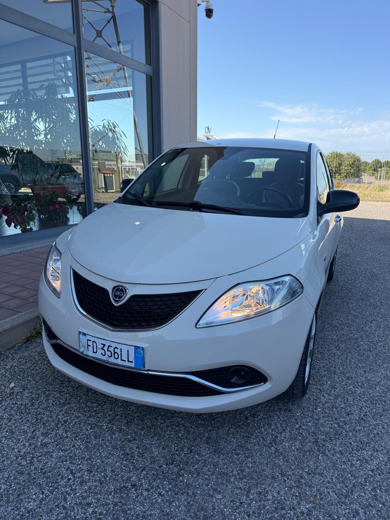 Lancia Ypsilon 1.3 MJT 95cv my16"