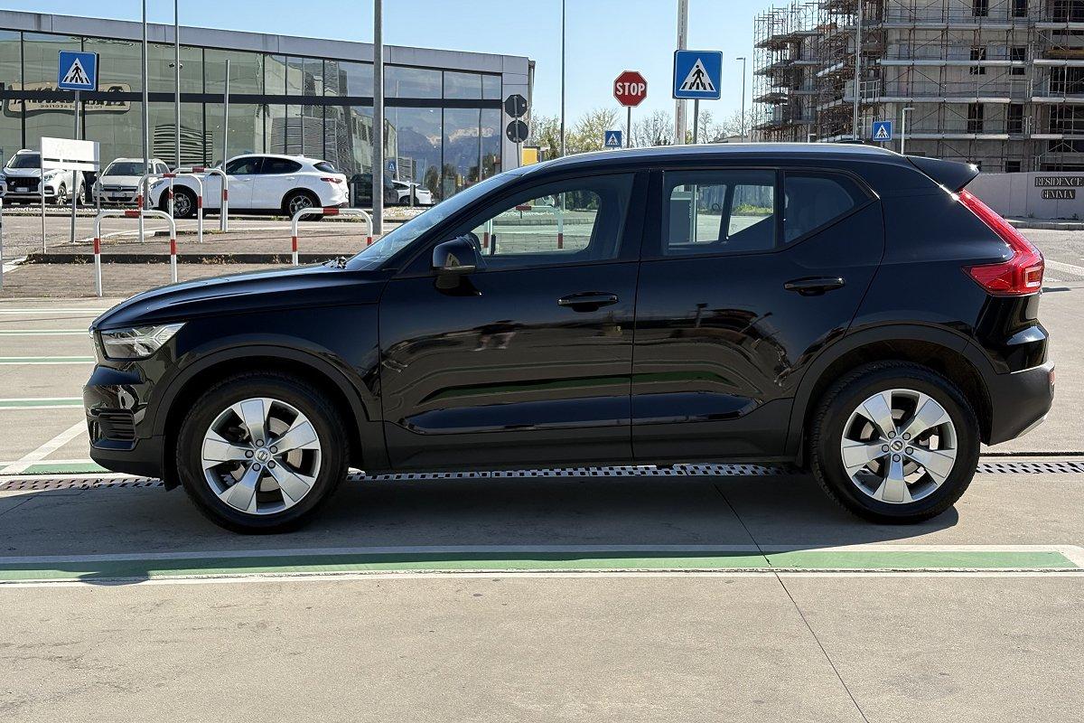 VOLVO XC40 T2 Momentum Pro N1
