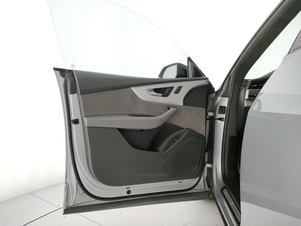 Audi Q8 60 3.0 tfsi e s line plus quattro tiptronic