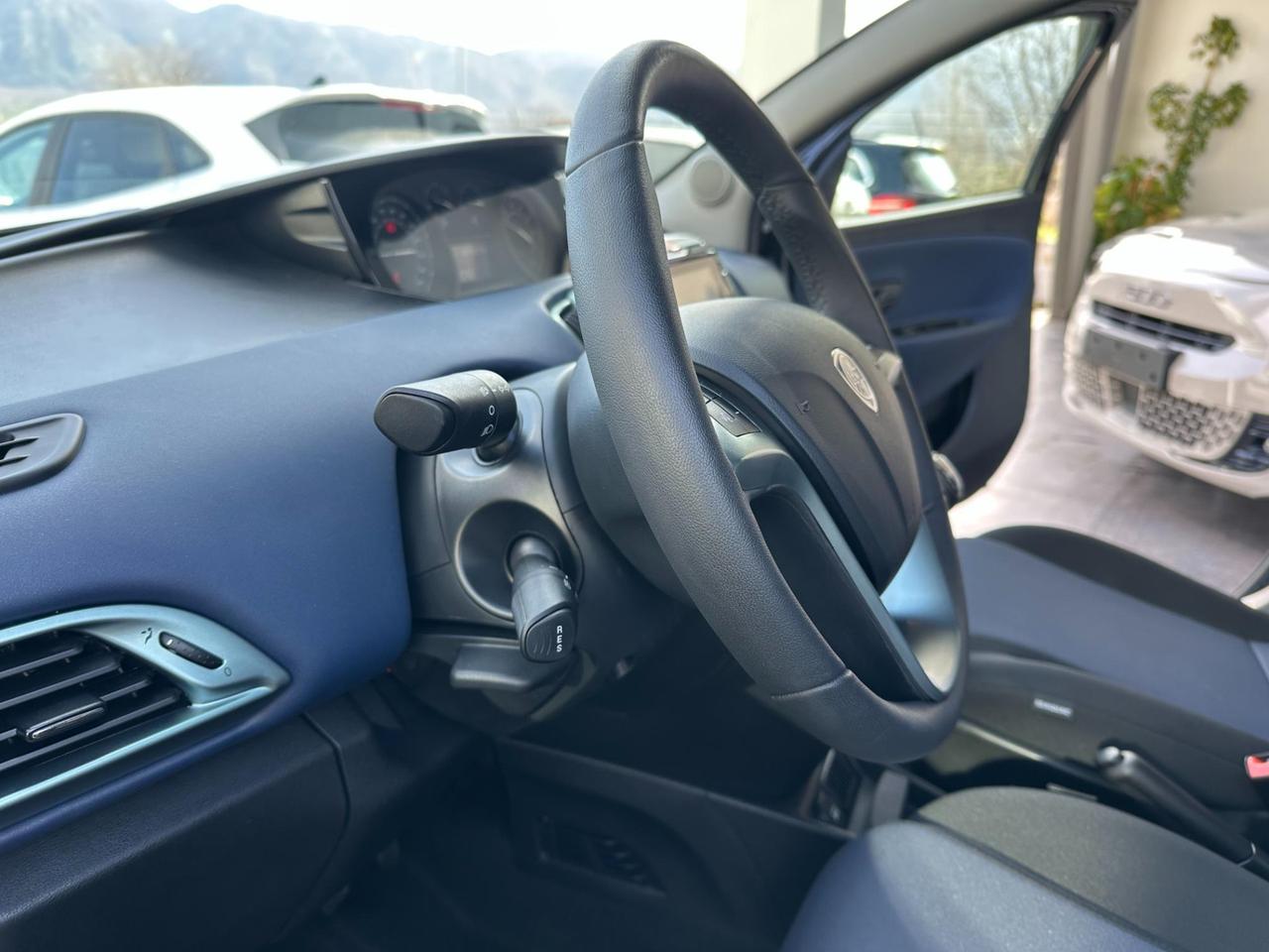 Lancia Ypsilon 1.0 firefly hybrid Platino s&s 70cv