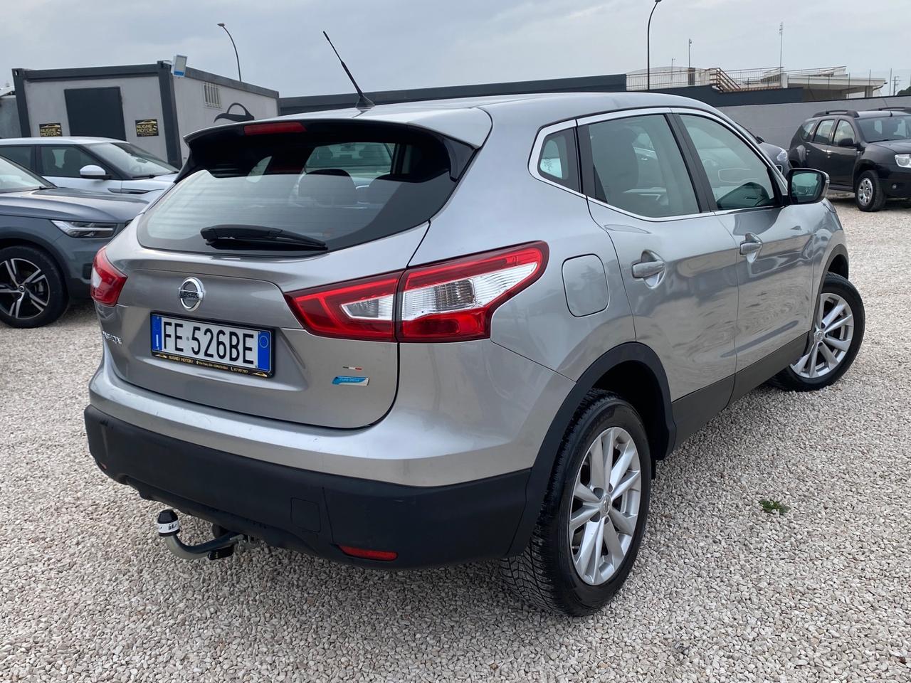Nissan Qashqai 1.5 dCi Tekna GANCIO TRAINO,TELECAMERE 360*,NEOPATENTATI UNICO PROPIETARIO
