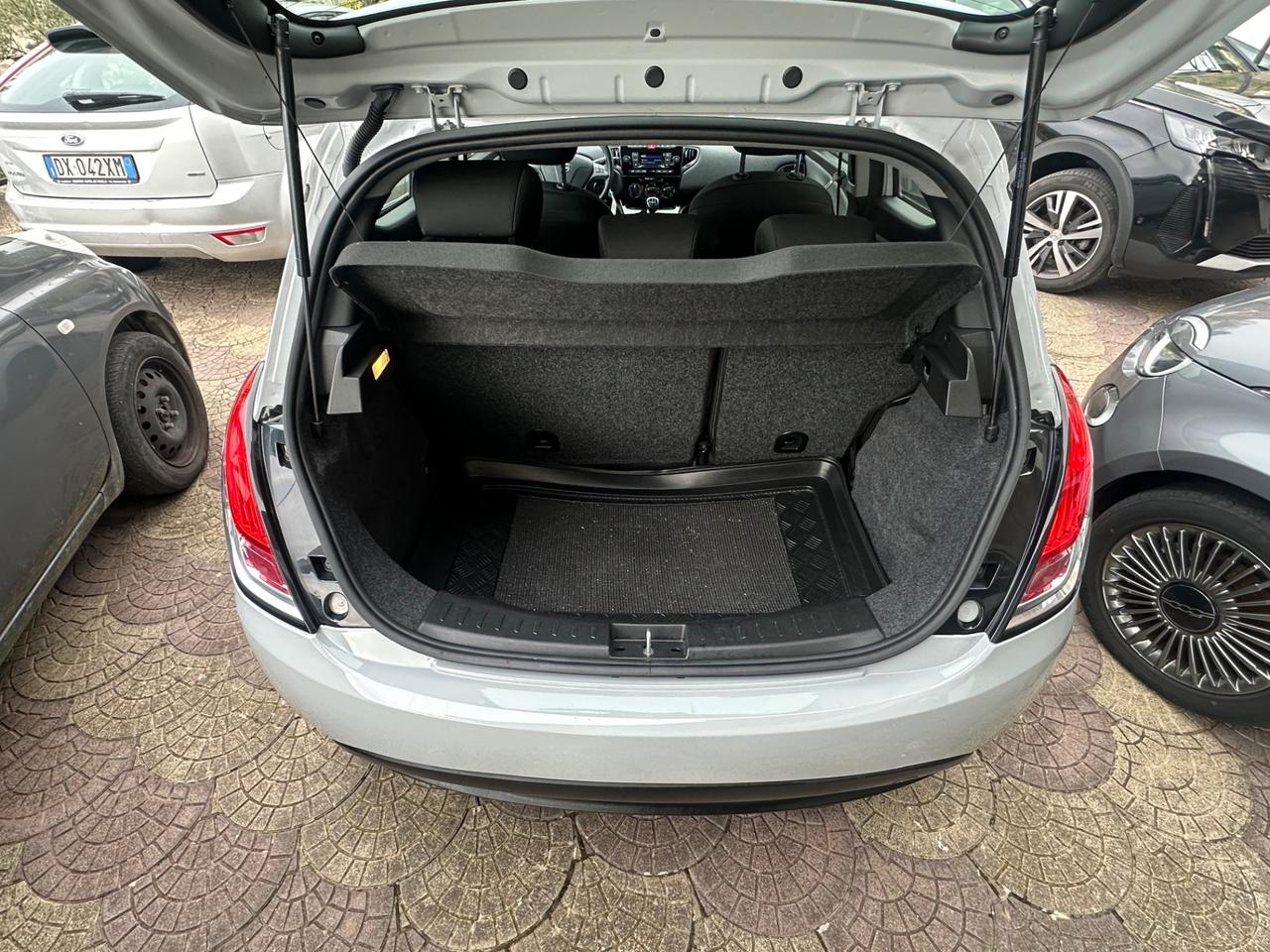 Lancia Ypsilon 1.2 69 CV 5 porte S&S Platinum